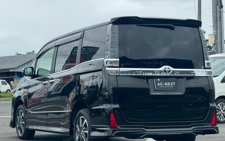 Toyota Voxy III, 2021 год, 2 250 000 рублей, 7 фотография