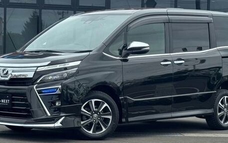 Toyota Voxy III, 2021 год, 2 250 000 рублей, 8 фотография