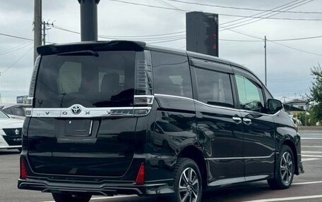 Toyota Voxy III, 2021 год, 2 250 000 рублей, 5 фотография