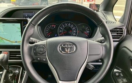 Toyota Voxy III, 2021 год, 2 250 000 рублей, 10 фотография