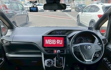 Toyota Voxy III, 2021 год, 2 250 000 рублей, 9 фотография