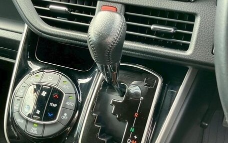 Toyota Voxy III, 2021 год, 2 250 000 рублей, 17 фотография