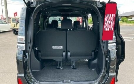 Toyota Voxy III, 2021 год, 2 250 000 рублей, 23 фотография