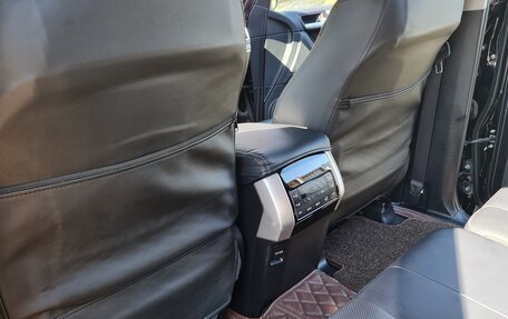 Toyota Land Cruiser Prado 150 рестайлинг 2, 2018 год, 6 200 000 рублей, 4 фотография