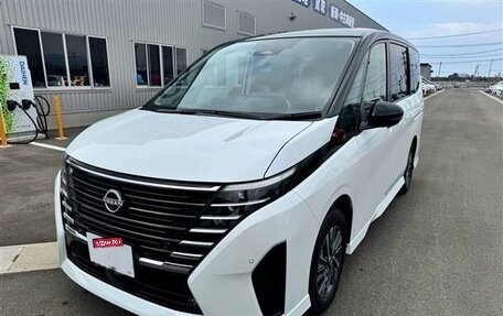 Nissan Serena, 2023 год, 2 250 000 рублей, 2 фотография