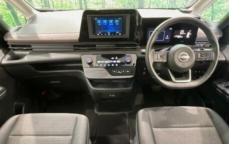 Nissan Serena, 2023 год, 2 250 000 рублей, 6 фотография