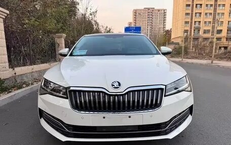 Skoda Superb III рестайлинг, 2022 год, 1 750 000 рублей, 3 фотография