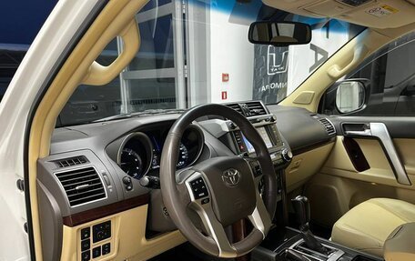 Toyota Land Cruiser Prado 150 рестайлинг 2, 2016 год, 4 350 000 рублей, 12 фотография