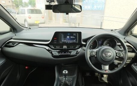 Toyota C-HR I рестайлинг, 2022 год, 1 569 000 рублей, 12 фотография