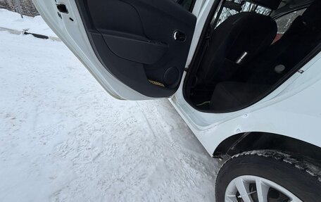 Renault Logan II, 2015 год, 700 000 рублей, 10 фотография