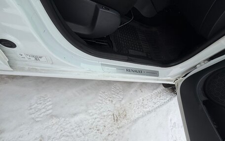 Renault Logan II, 2015 год, 700 000 рублей, 13 фотография