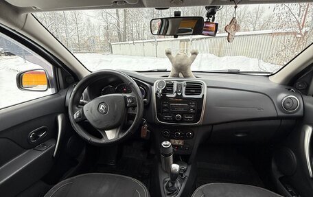 Renault Logan II, 2015 год, 700 000 рублей, 16 фотография