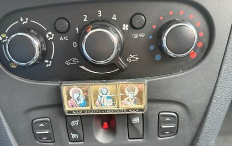 Renault Logan II, 2015 год, 700 000 рублей, 21 фотография