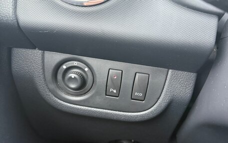 Renault Logan II, 2015 год, 700 000 рублей, 20 фотография