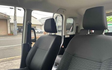 Toyota Tank I, 2017 год, 829 000 рублей, 9 фотография