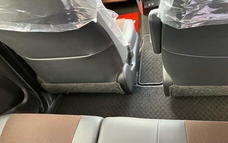 Toyota Sienta II, 2022 год, 1 213 000 рублей, 30 фотография