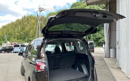 Toyota Sienta II, 2022 год, 1 213 000 рублей, 32 фотография