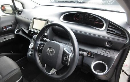 Toyota Sienta II, 2022 год, 1 210 000 рублей, 6 фотография