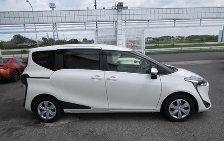 Toyota Sienta II, 2022 год, 1 210 000 рублей, 3 фотография