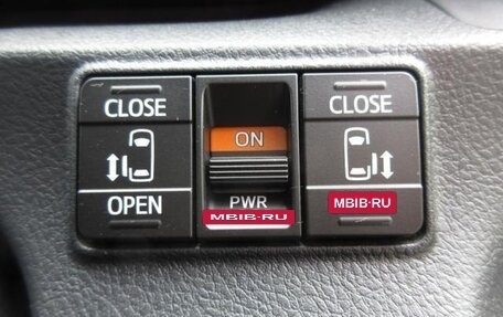 Toyota Sienta II, 2022 год, 1 210 000 рублей, 9 фотография