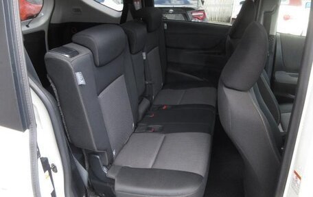 Toyota Sienta II, 2022 год, 1 210 000 рублей, 13 фотография