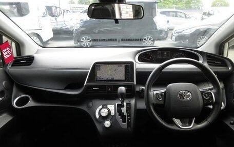 Toyota Sienta II, 2022 год, 1 210 000 рублей, 12 фотография