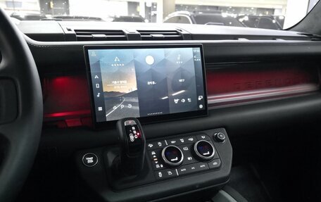 Land Rover Defender II, 2025 год, 12 575 000 рублей, 9 фотография