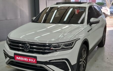 Volkswagen Tiguan II, 2022 год, 2 870 000 рублей, 1 фотография