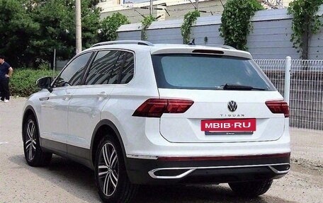 Volkswagen Tiguan II, 2022 год, 2 835 000 рублей, 2 фотография