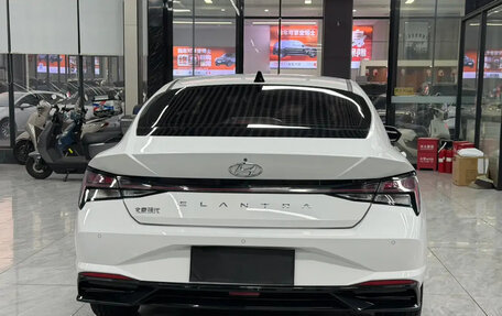 Hyundai Elantra, 2022 год, 1 830 000 рублей, 2 фотография