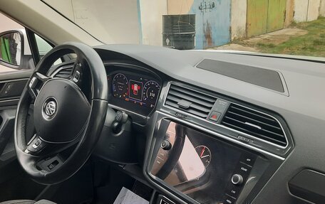 Volkswagen Tiguan II, 2019 год, 3 100 000 рублей, 5 фотография