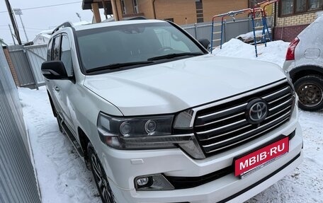 Toyota Land Cruiser 200, 2017 год, 6 300 000 рублей, 3 фотография