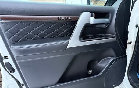 Toyota Land Cruiser 200, 2017 год, 6 300 000 рублей, 13 фотография