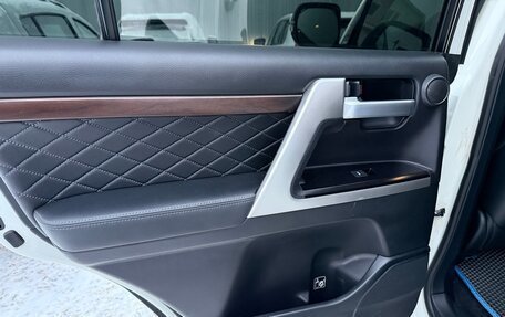 Toyota Land Cruiser 200, 2017 год, 6 300 000 рублей, 18 фотография