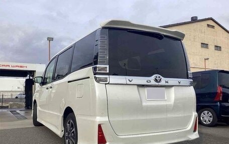 Toyota Voxy III, 2021 год, 2 165 000 рублей, 3 фотография