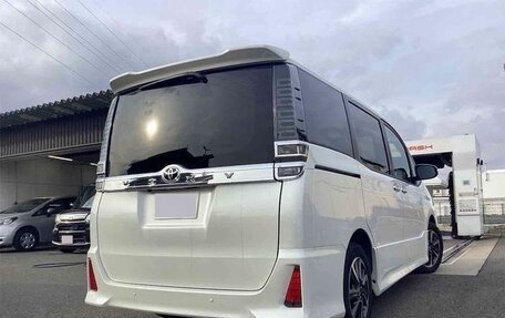 Toyota Voxy III, 2021 год, 2 165 000 рублей, 5 фотография