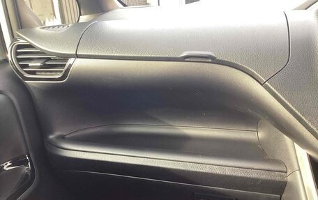 Toyota Voxy III, 2021 год, 2 165 000 рублей, 16 фотография