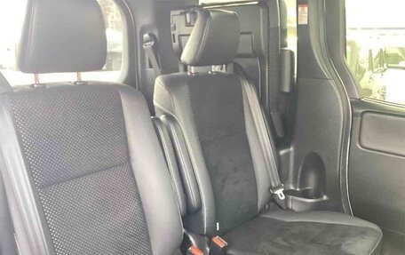 Toyota Voxy III, 2021 год, 2 165 000 рублей, 18 фотография