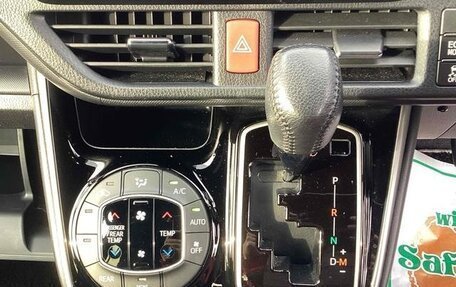 Toyota Voxy III, 2021 год, 2 165 000 рублей, 10 фотография