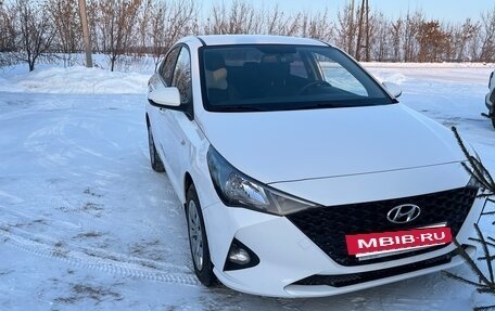 Hyundai Solaris II рестайлинг, 2021 год, 1 500 000 рублей, 2 фотография