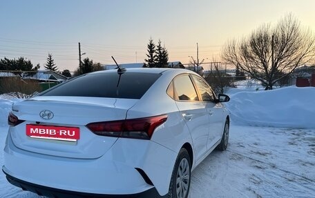 Hyundai Solaris II рестайлинг, 2021 год, 1 500 000 рублей, 4 фотография