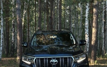 Toyota Land Cruiser Prado 150 рестайлинг 2, 2018 год, 5 100 000 рублей, 2 фотография