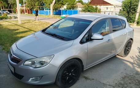 Opel Astra J, 2010 год, 750 000 рублей, 2 фотография