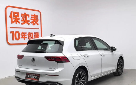 Volkswagen Golf VIII, 2022 год, 1 600 000 рублей, 3 фотография