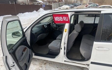 Toyota Raum I, 2001 год, 399 999 рублей, 8 фотография