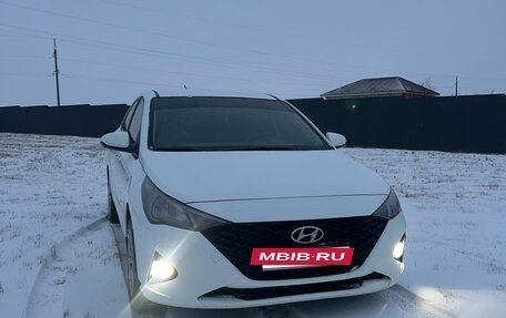 Hyundai Solaris II рестайлинг, 2020 год, 1 550 000 рублей, 2 фотография