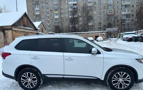 Mitsubishi Outlander III рестайлинг 3, 2015 год, 2 090 000 рублей, 4 фотография