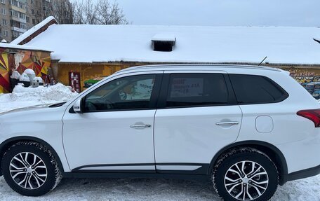 Mitsubishi Outlander III рестайлинг 3, 2015 год, 2 090 000 рублей, 8 фотография