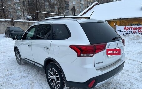 Mitsubishi Outlander III рестайлинг 3, 2015 год, 2 090 000 рублей, 7 фотография