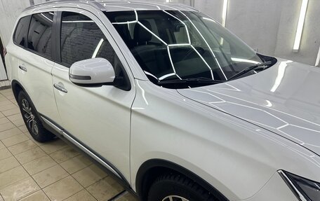 Mitsubishi Outlander III рестайлинг 3, 2015 год, 2 090 000 рублей, 16 фотография